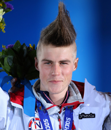 继C罗和小卢卡斯后，奥斯梅恩是第三位欧冠客场对贾府戴帽的球员（奥斯梅恩继C罗、小卢卡斯之后，成为欧冠客场对贾府上演帽子戏法的第三人）