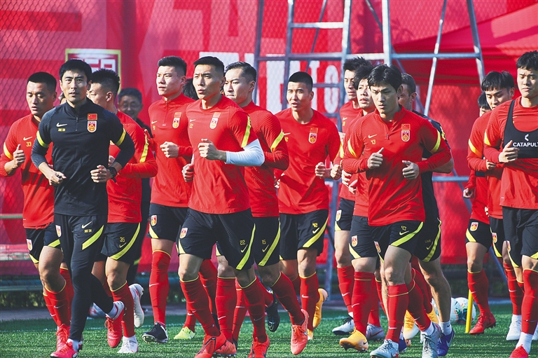 泰州队主帅：曾被贴上傀儡标签，如今炼就笑对所有风雨的底气（泰州队主帅：从“傀儡”标签到笑迎风雨的底气）