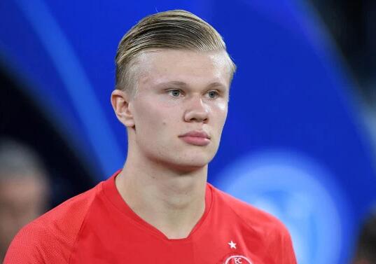 李金羽：愿铁人在中超给人留下深刻印象，来年困难大于一切（李金羽：盼铁人在中超打出深刻存在感，明年挑战更为艰巨）