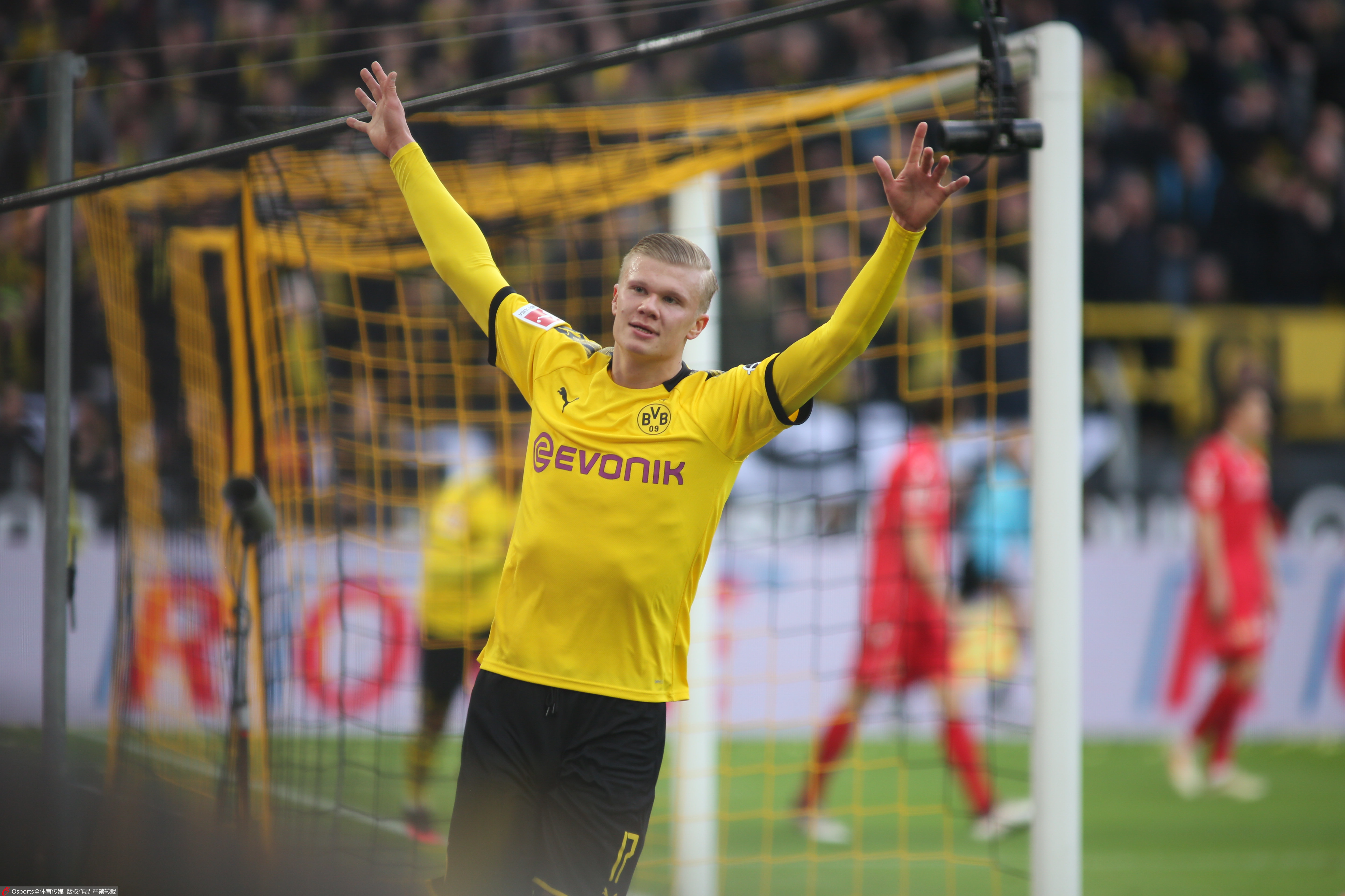 普利希奇：魔笛确实送了手机；看年轻队友表演会让我尬穿地心（普利希奇：魔笛真的送手机；看小队友才艺我恨不得钻地缝）