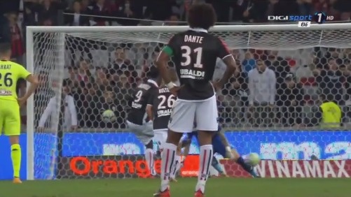 北伦敦德比还能上吗？加布里埃尔在比赛中疑似腹股沟受伤被替换下场（北伦敦德比成疑：加布里埃尔疑似腹股沟受伤提前退场）