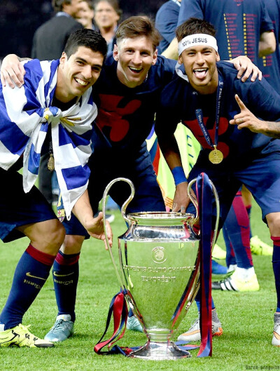 中超争冠格局愈加明朗（中超争冠形势日益清晰）