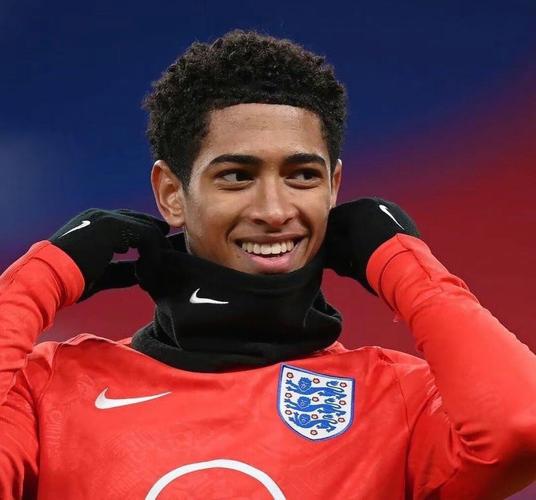 球迷：这队真的值得所有掌声（球迷盛赞：这支球队配得上满堂喝彩）