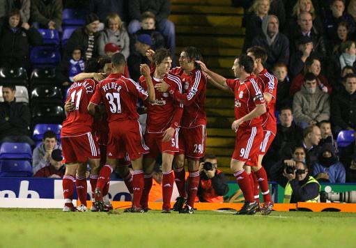 全北助教对主裁做出种族歧视动作遭到重罚。提前夺得...（全北助教因对主裁做出涉嫌种族歧视手势被严惩，球队提前夺得…）