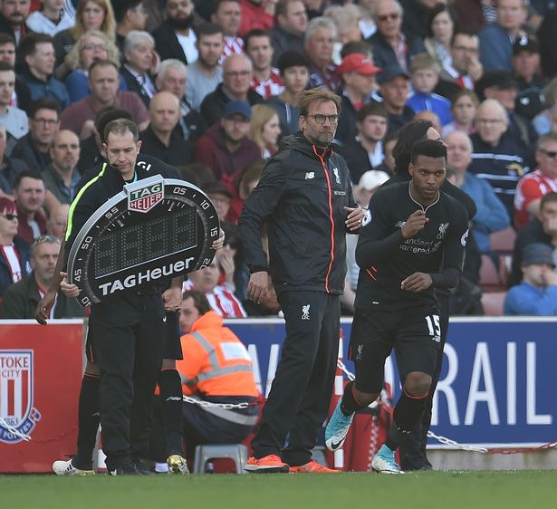 成都蓉城主帅徐正源获三年大合同，球队获亚冠资格，有望争夺双冠，球迷期待新赛季表现。（徐正源与成都蓉城签下三年长约，球队获亚冠资格剑指双冠，球迷期待新赛季）