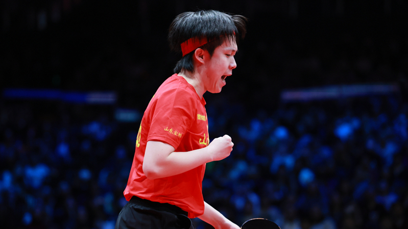 记者：切尔西在努力引进罗克，曼联也在关注他的情况（记者：切尔西积极推动罗克加盟，曼联也在关注其动向）